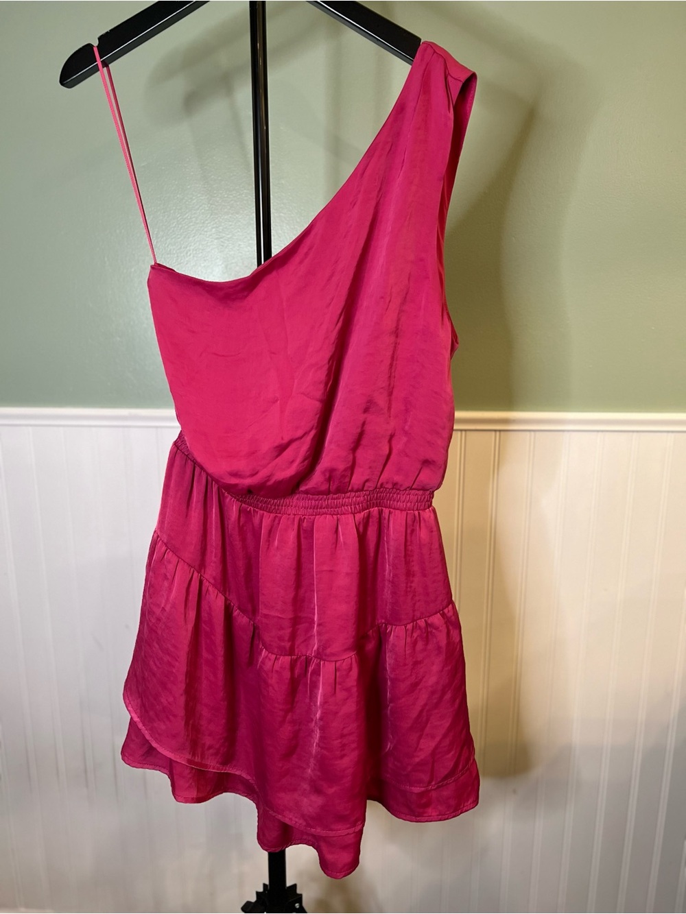 Steve Madden One-Shoulder Satin Hot Pink Tiered Dress. Size S